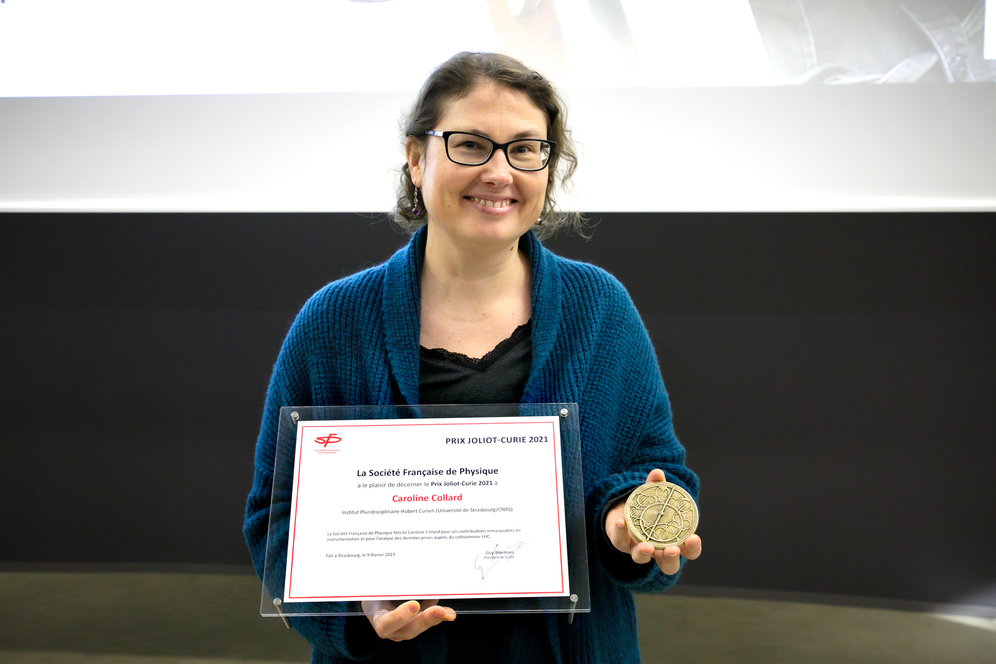 Caroline Collard, winner of Joliot-Curie Prize 2021, receiving her award. Credit: Nicolas Busser