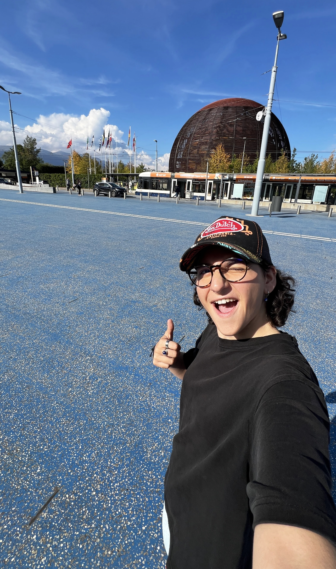 Saskia in front of the globe