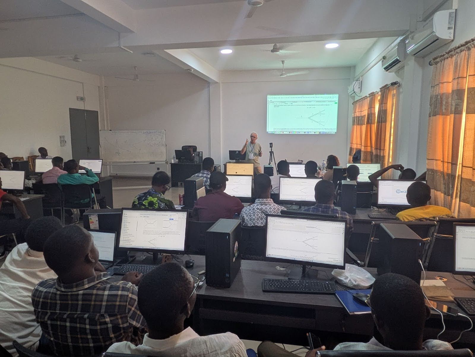 Farid giving the hands-on open data tutorial