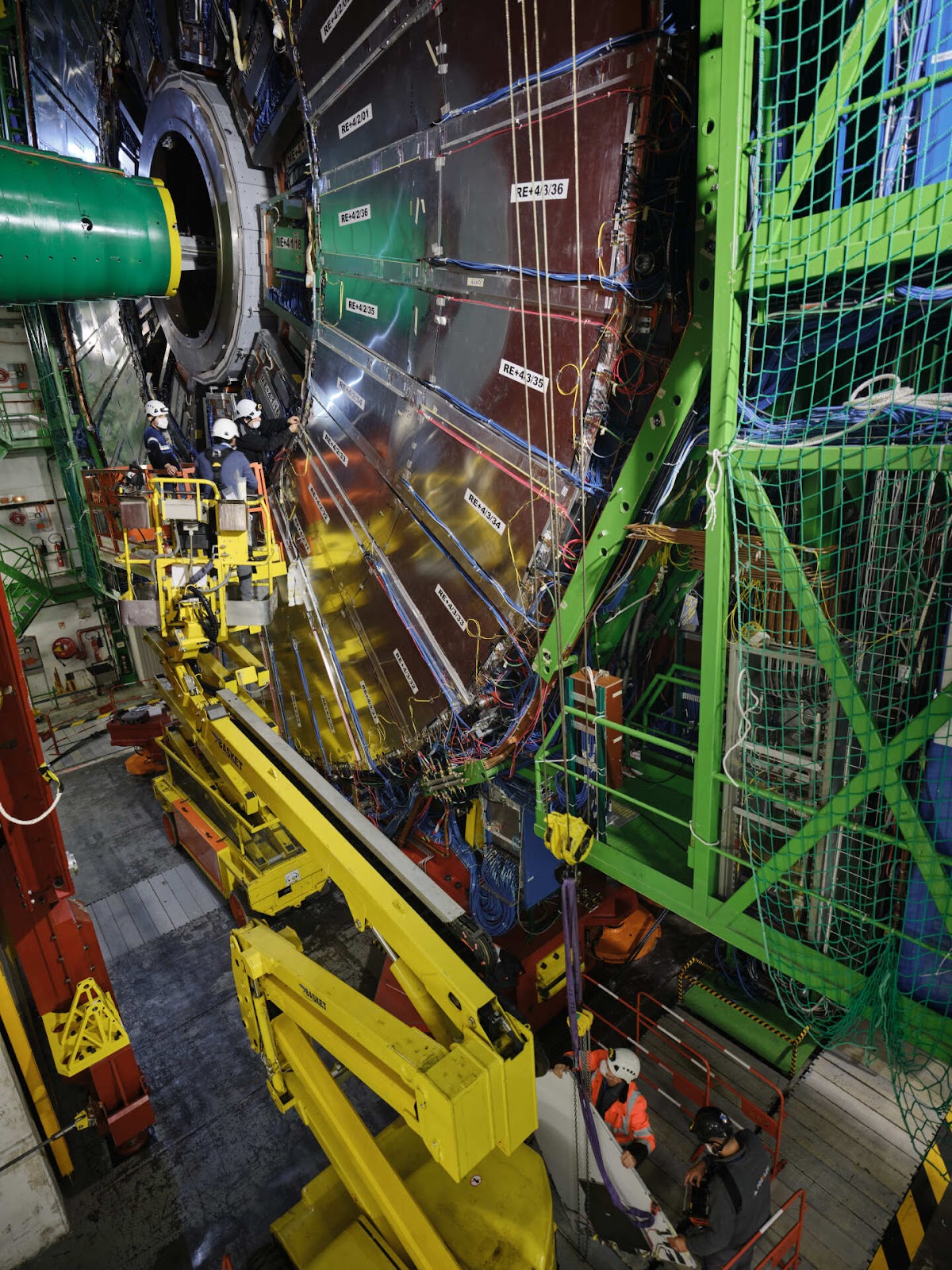 Installation of the iRPC demonstrator chamber in the forward region of the 4th endcap disk of the CMS experiment (Credits: CERN | Traczyk, Piotr).